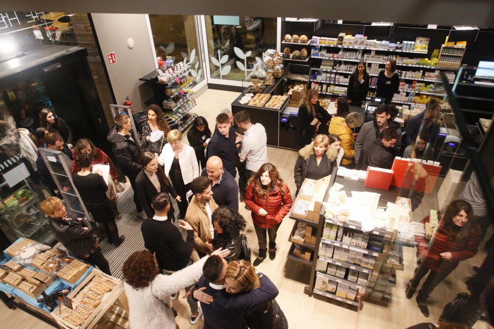 Borja García i Aday inauguren una botiga d'alimentació saludable a Girona