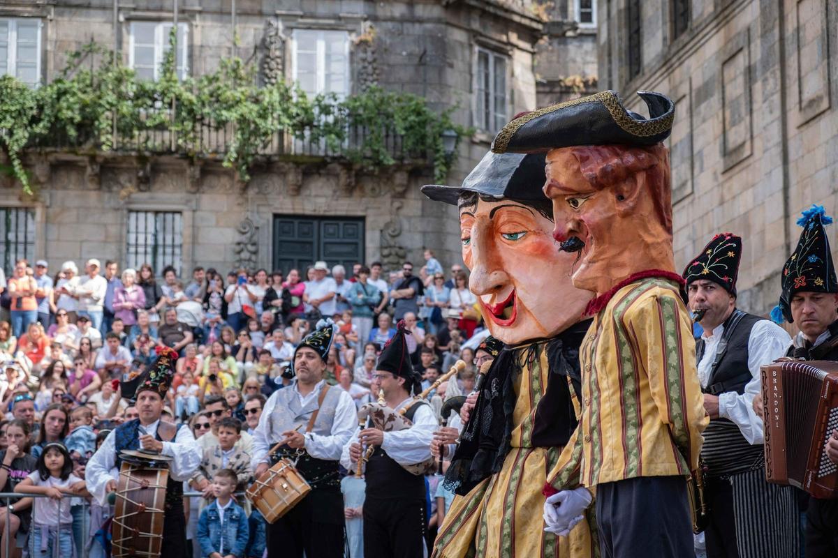 Gigantes y Cabezudos 2025: la magia regresa a las calles de Santiago