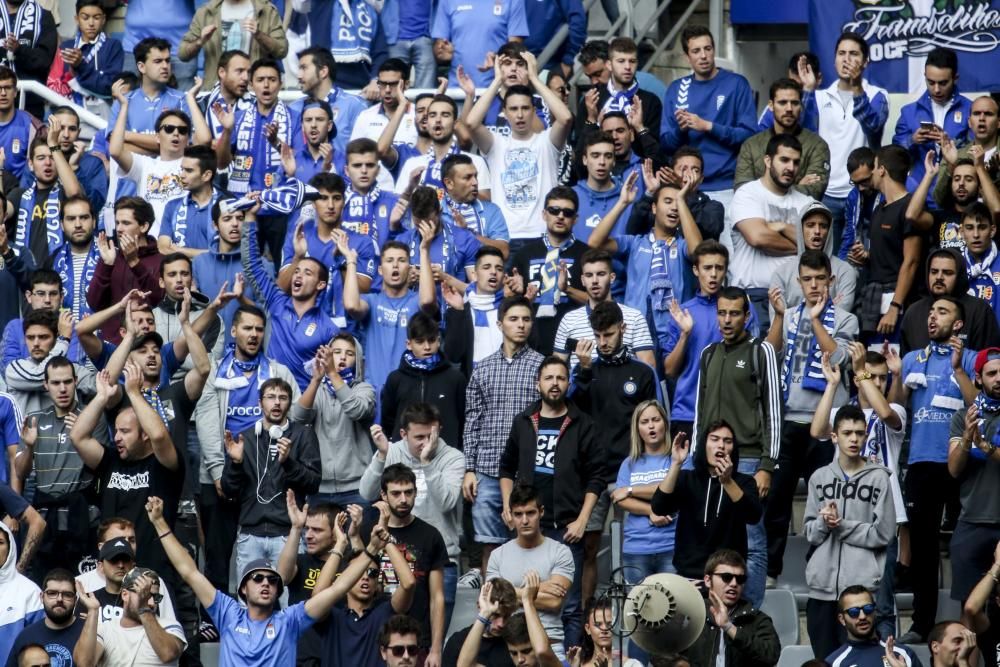 2.500 aficionados del Oviedo apoyan al equipo antes del derbi