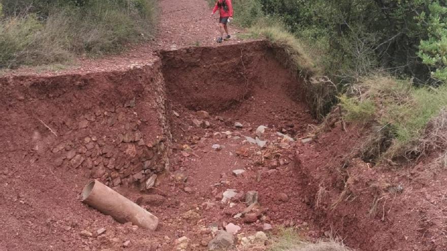 Las lluvias torrenciales de marzo dejan un enorme socavón de tres metros en Eslida