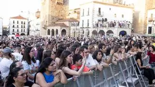 ‘Llenazo’ en la plaza Mayor de Cáceres de Carlos Baute, Ana Guerra, Melocos y Blas Cantó
