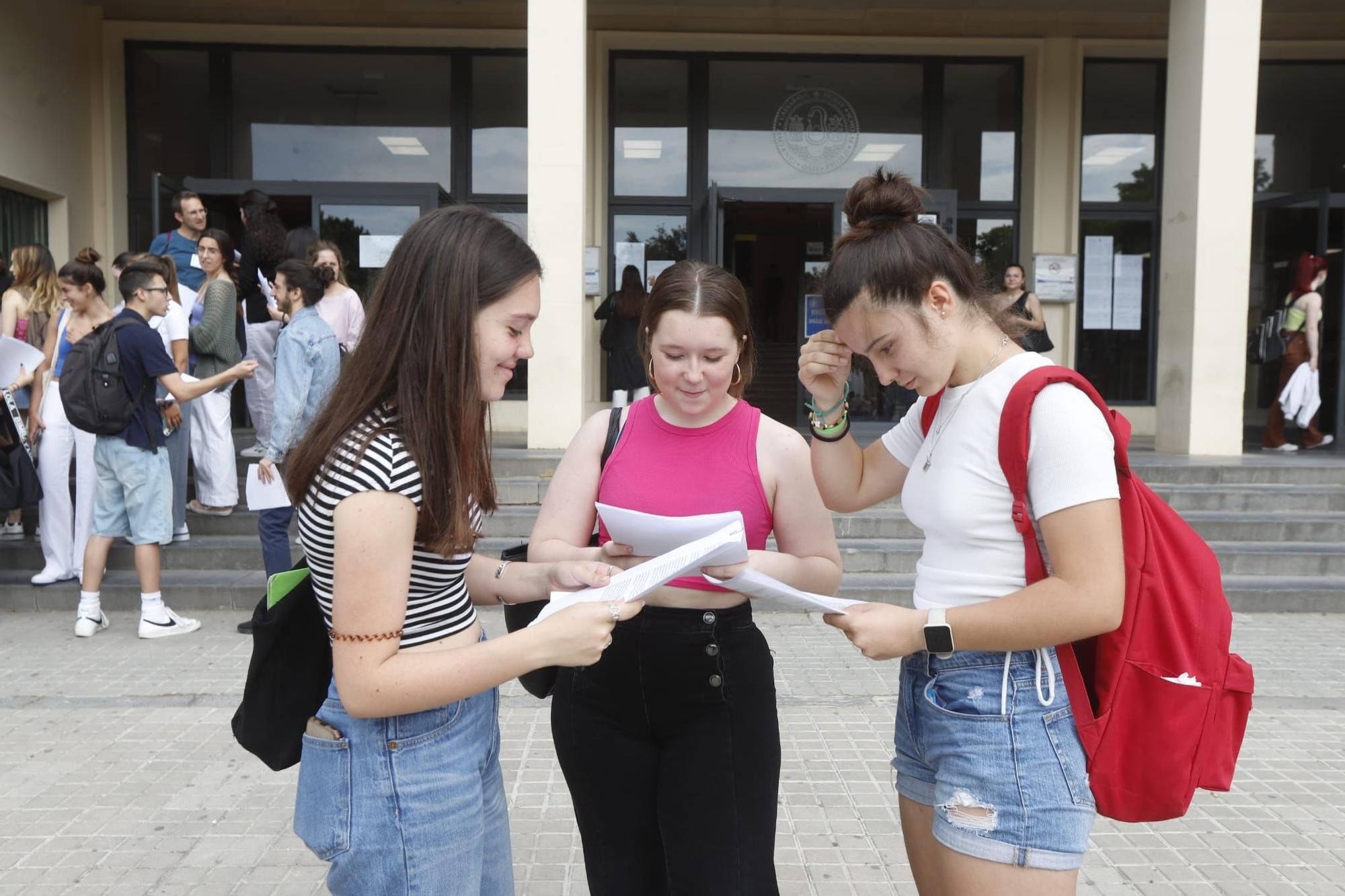 Miles de aragoneses se examinan desde este martes en la Evau