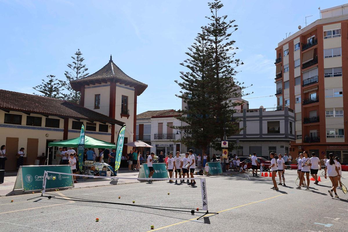Las calles de Catarroja se convirtieron en una pista de tenis