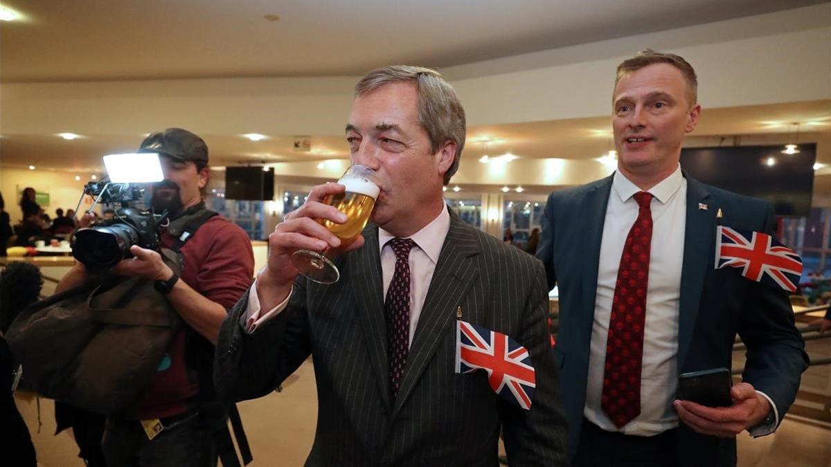 Farage celebra la salida del Reino Unido de la UE.