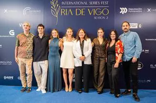Los protagonistas de «Oasis» estrenan en Vigo la nueva apuesta de Netflix