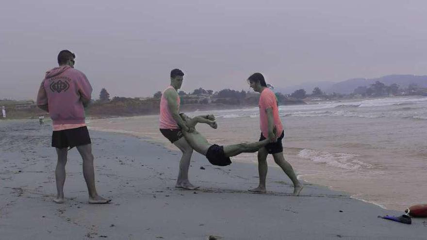 Simulacro de salvamento en la playa de La Espasa