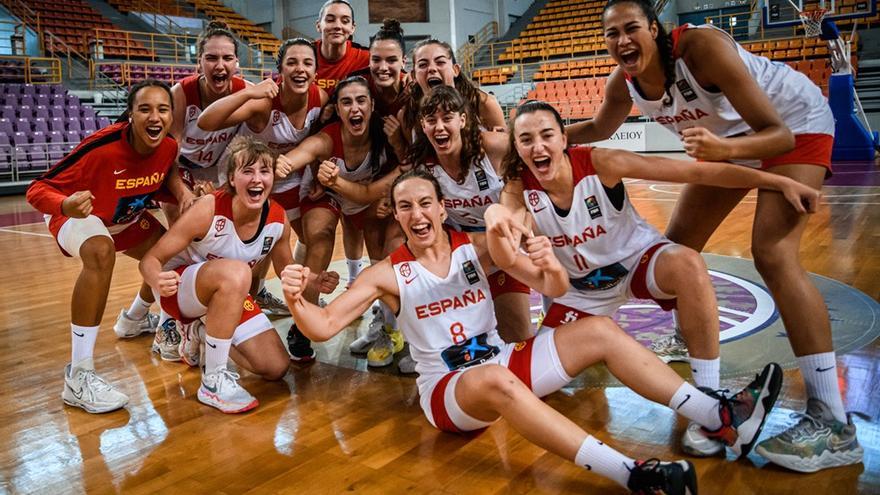 Las jóvenes españolas sub-18 celebran el pase a la semifinal del Europeo tras vencer a Finlandia