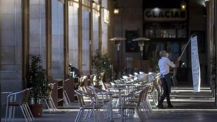 La larga e irregular jornada laboral en España dilata los horarios de la hostelería