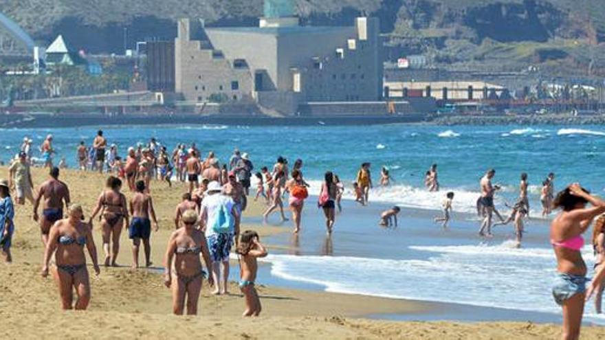 Una ola de calor llega a Canarias con temperaturas de hasta 37 grados