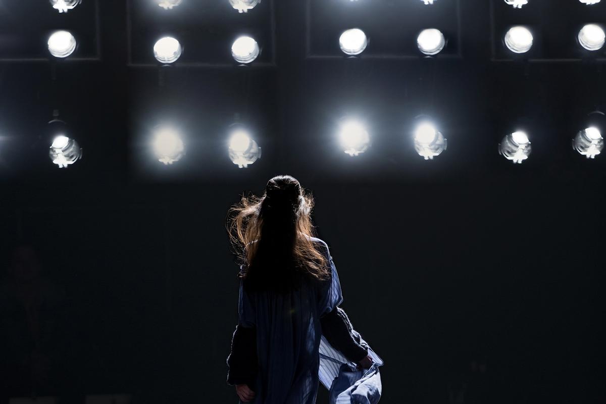 Una modelo en un desfile de moda