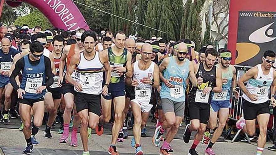 Momento de la salida de la Mitja MaratÃ³ de sa Pobla, que se disputÃ³ ayer por la maÃ±ana.