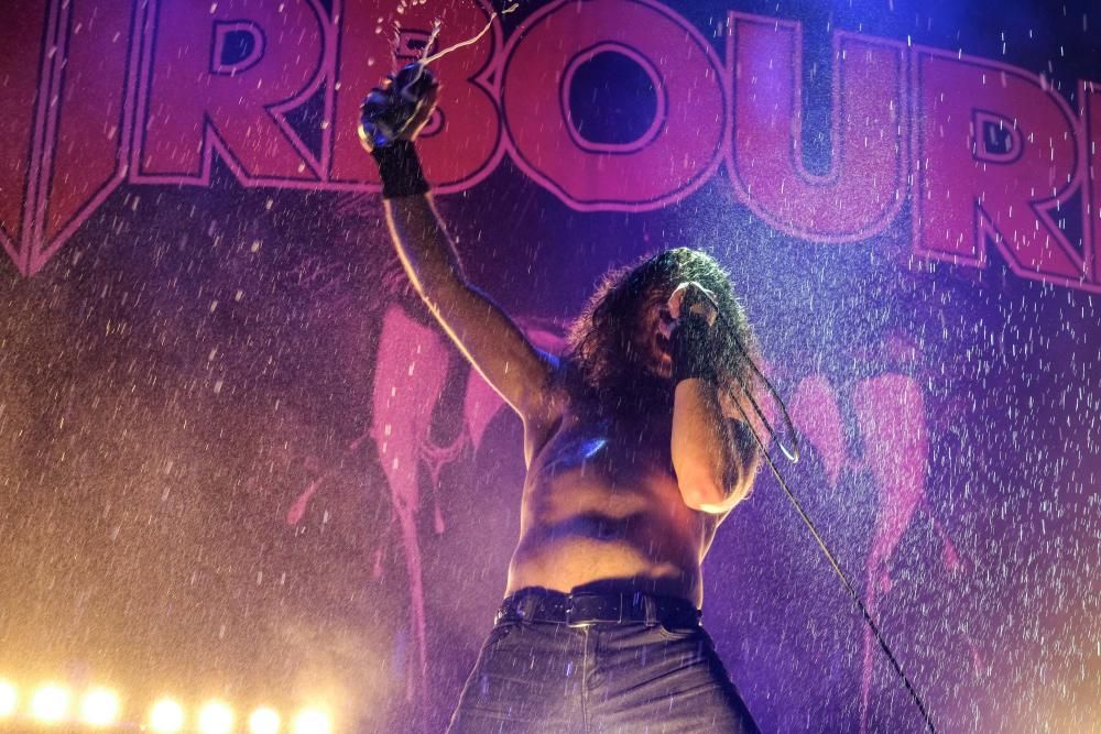 Airbourne, la banda australiana, no defraudó al público de Leyendas del Rock en la tercera jornada del festival.