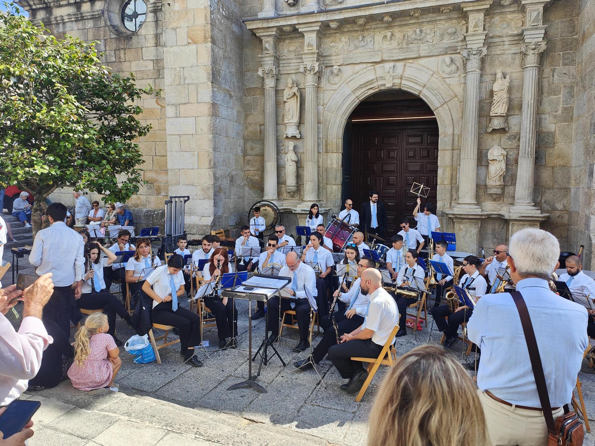 Astarot reúne a 4.000 personas en Cangas y Noname Djs abarrotan laa explanada de Ojea