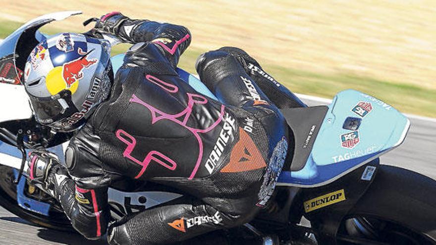 Luis Salom, ayer, sobre su nueva moto en el circuito de Jerez.