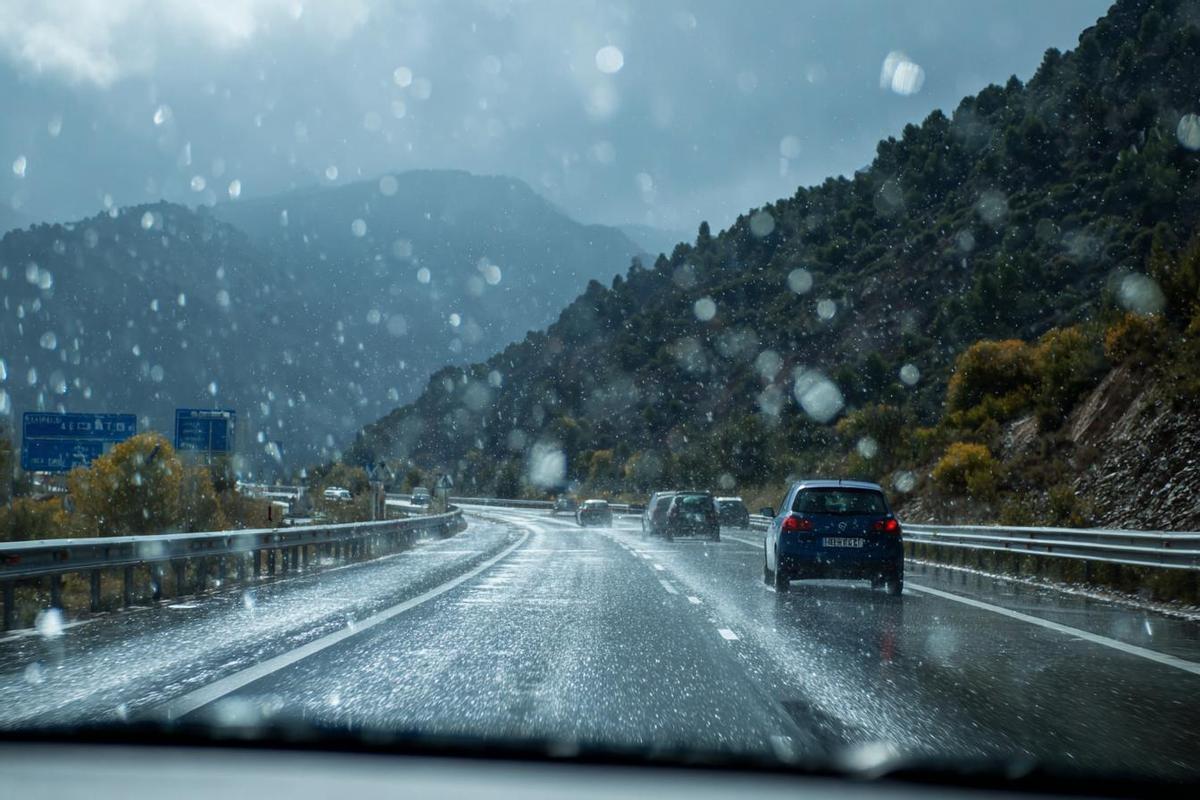10 consejos clave para conducir con seguridad en Semana Santa ante el aumento del tráfico y los cambios meteorológicos