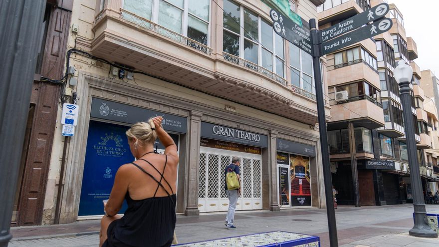 El Gran Teatro renovará camerinos y el vestíbulo a falta de reubicar taquillas