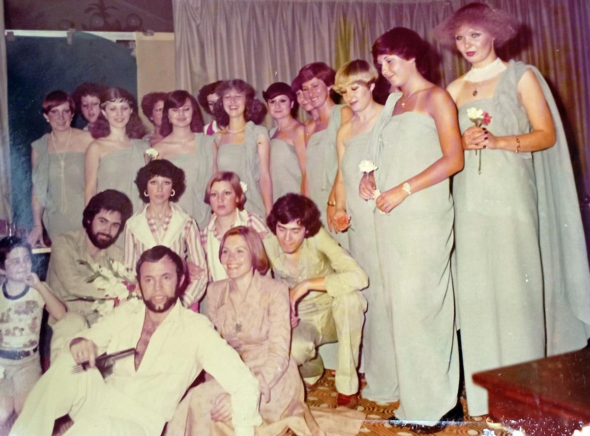 Benjamín Fernández, en otra exhibición, junto a su mujer, Maribel Pozo, puntal de su vida y su trabajo.