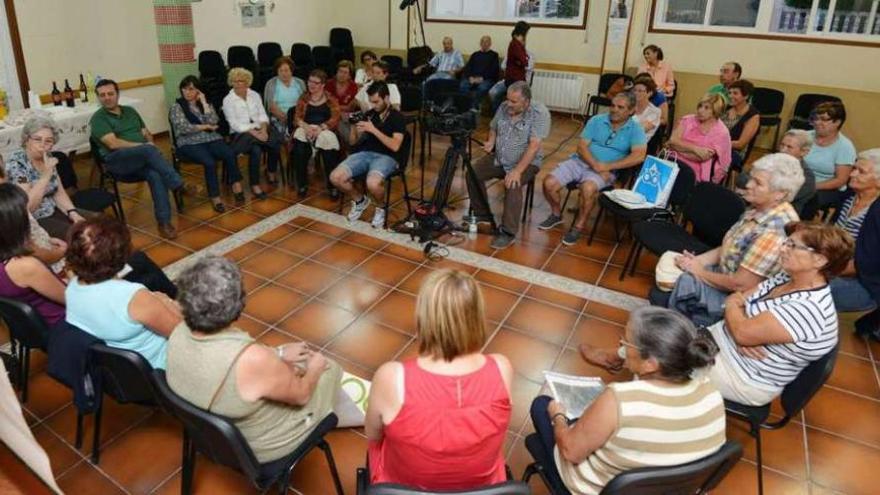 Un momento de la mesa redonda, que tuvo lugar en la Casa da Cultura de Pontesampaio.