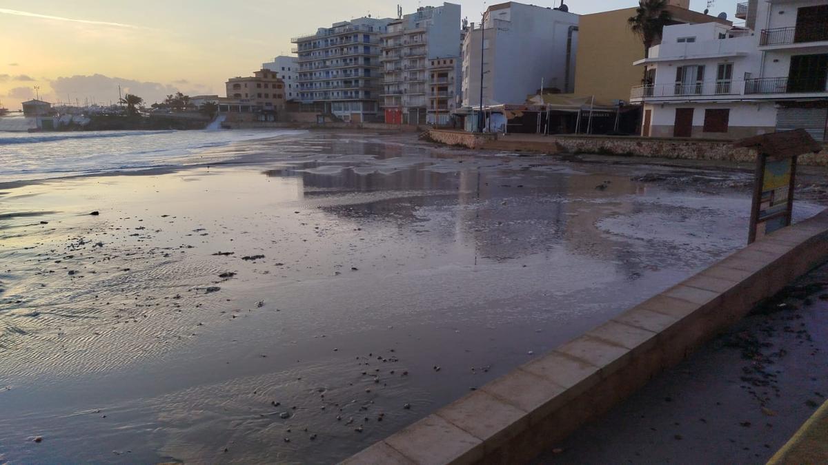 Los efectos de la borrasca en las playas de Manacor