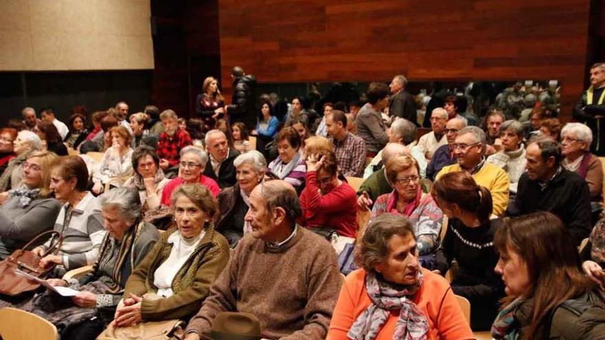 Asistentes al acto de presentación del Cancionero, ayer en el Museo Etnográfico.