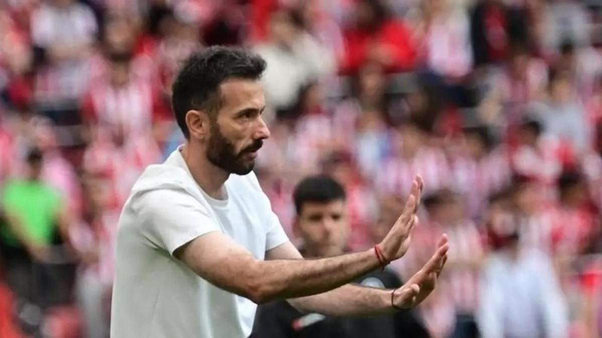 Corberán, durante el partido en San Mamés.