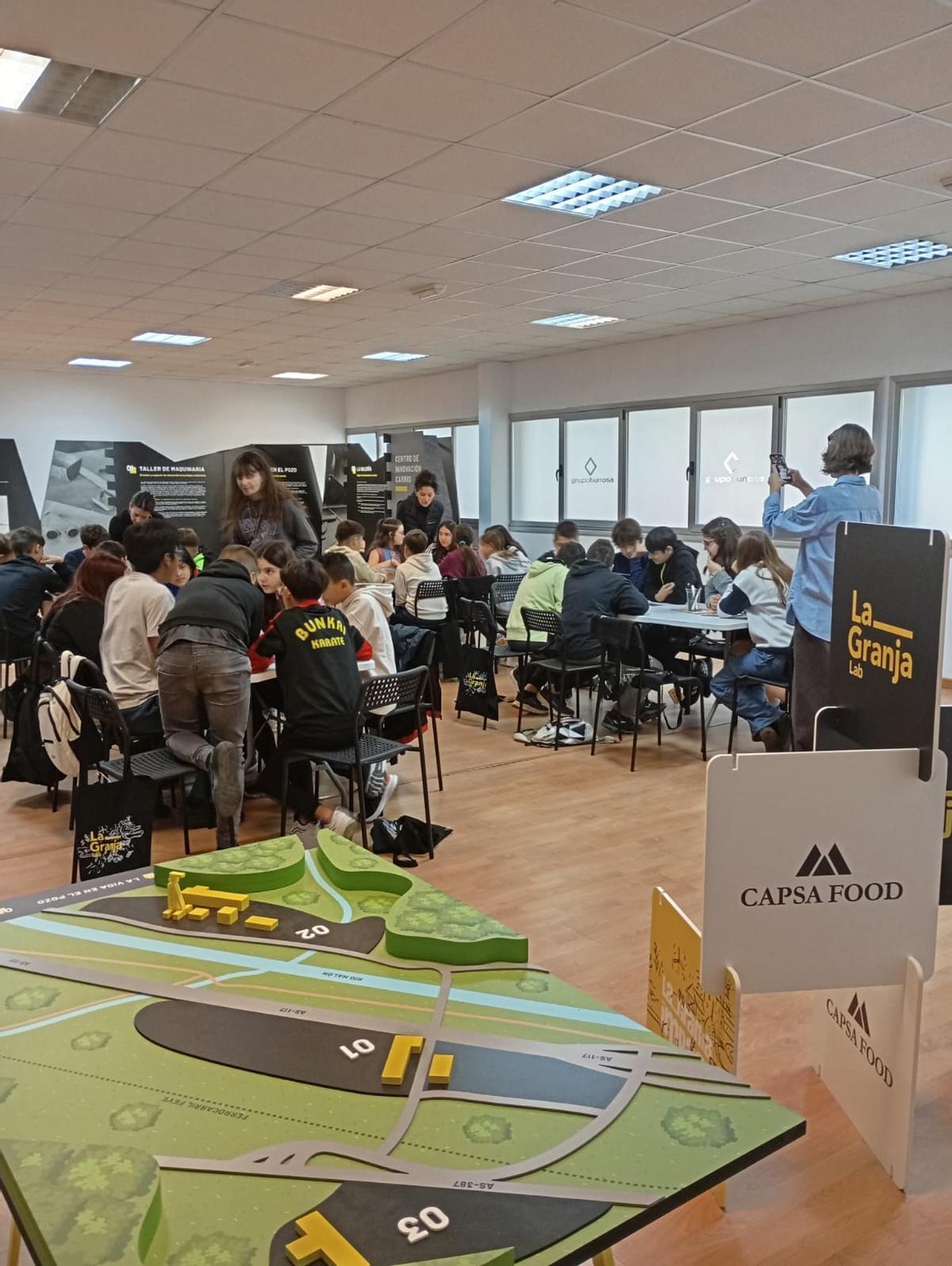 Estudiantes del IES David Vázquez Martínez de Pola de Laviana en el Pozo Carrio