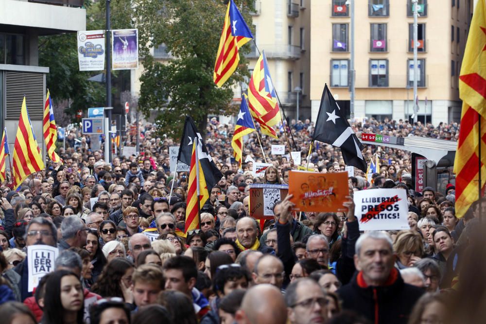 Concentració a Girona per l'alliberament dels exconsellers empresonats