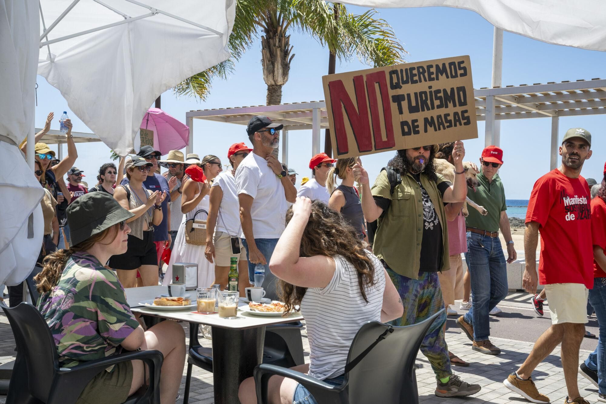 La manifestación Canarias tiene un límite 18M en Lanzarote, en imágenes