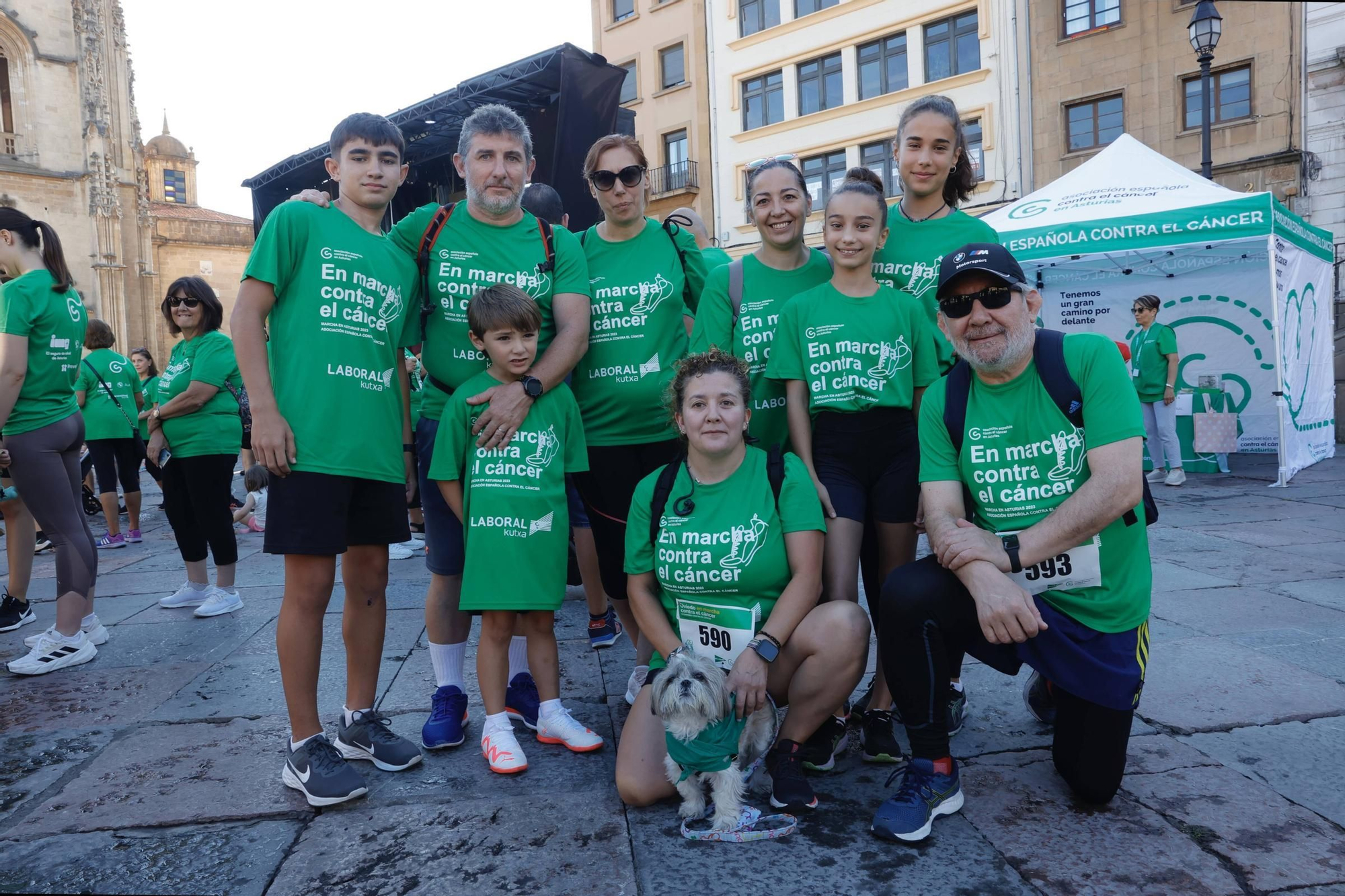 Marea verde de 1.500 corredores contra el cáncer en Oviedo