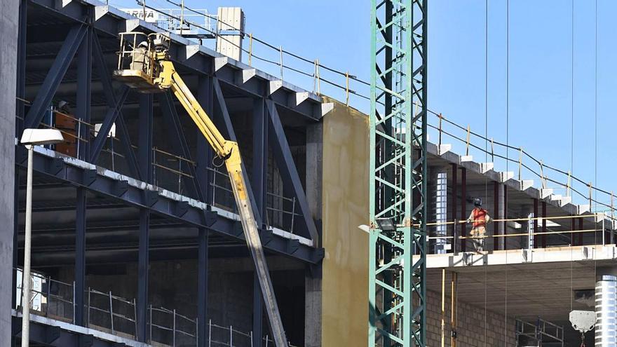 Edificio en construcción en la ciudad de Murcia.