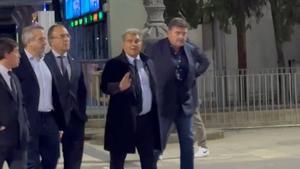 ¿Está Laporta preocupado? Ojo al gesto del presidente cuando le preguntan...