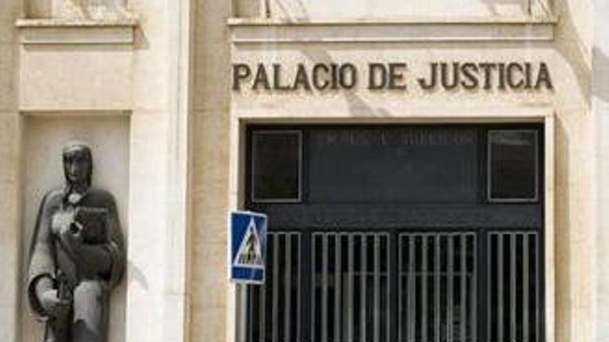 La Audiencia Provincial de Murcia ha condenado a cinco años de prisión a un hombre por abusar de una menor.
