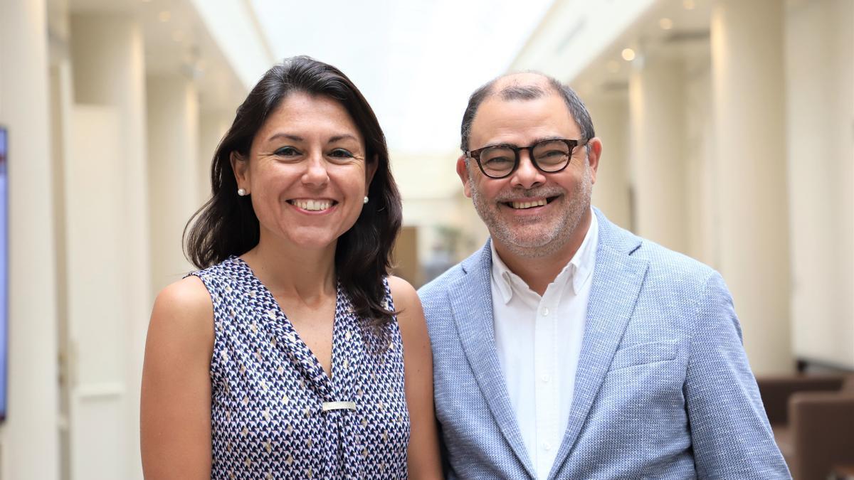 Los senadores socialistas Paloma Hernández y Cosme Bonet.