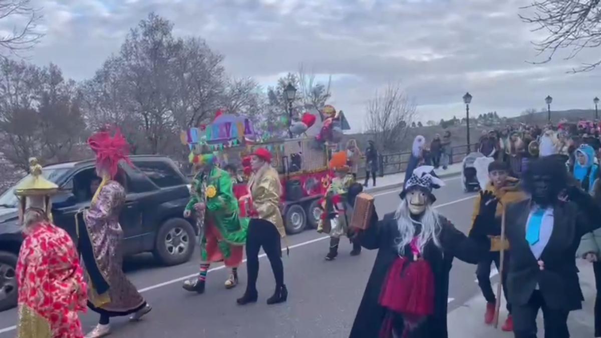 Desfile de carnaval en Puebla de Sanabria.