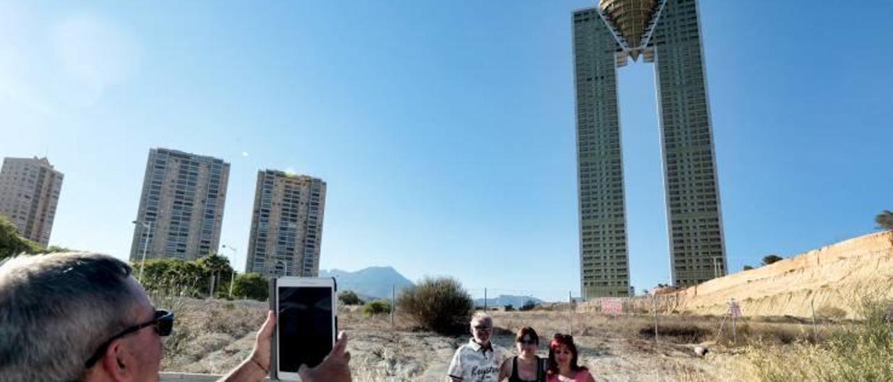 Una imagen del rascacielos In Tempo, cuya obra lleva parada más de año y medio.