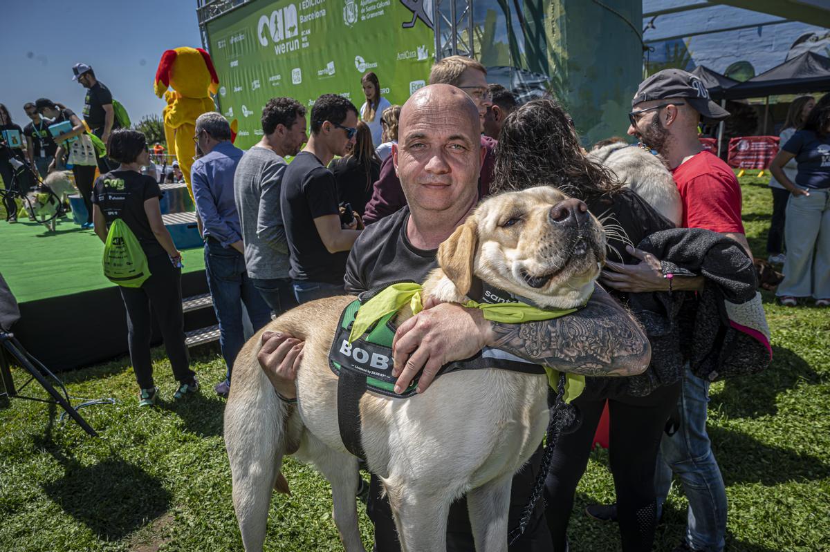 CAN WE RUN BARCELONA. La carrera organizada por Prensa Ibérica y El Periódico de Catalunya con la colaboración de Sport ,  donde las personas y sus mascotas perrunas corren en familia