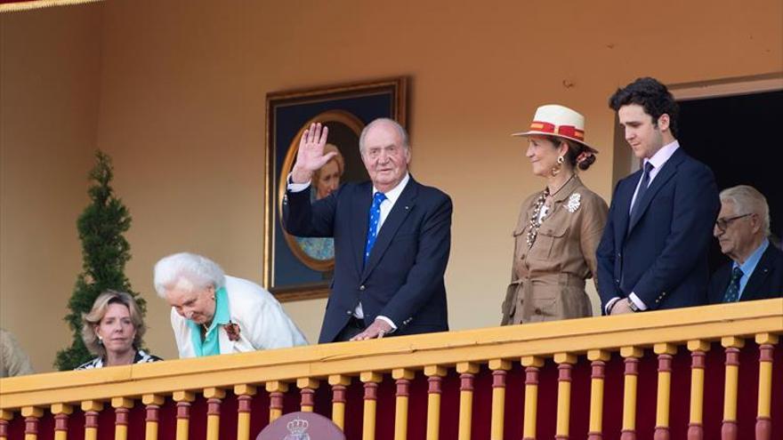 Don Juan Carlos es aclamado en Aranjuez el día de su retirada oficial