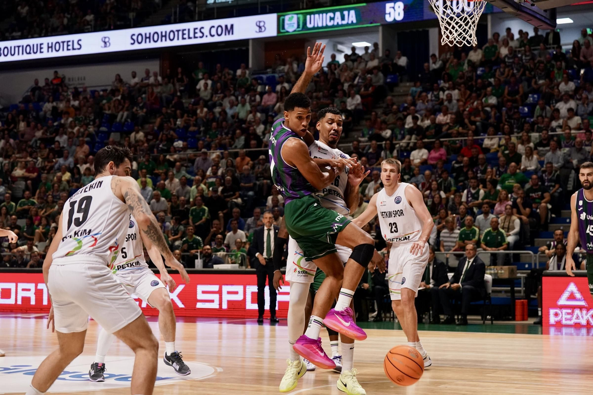Partido disputado entre el Unicaja y el Aliaga Petkimspor de la BCL