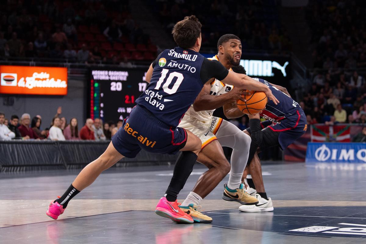 David DeJulius, base del UCAM Murcia, durante el partido ante el Baskonia en el Buesa Arena.
