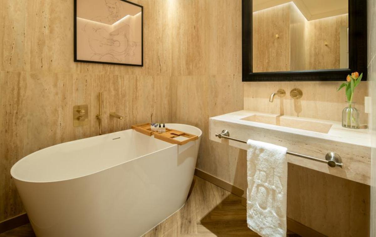 Con 209 habitaciones, está diseñado para ofrecer una experiencia de confort a sus huéspedes conectando la tradición con una visión cosmopolita de la ciudad.