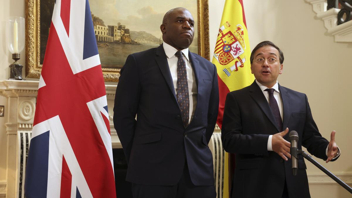 David Lammy y José Manuel Albares, en la reunión mantenida este lunes en Londres, en la que han fijado retomar las negociaciones por Gibraltar, este jueves en Bruselas.