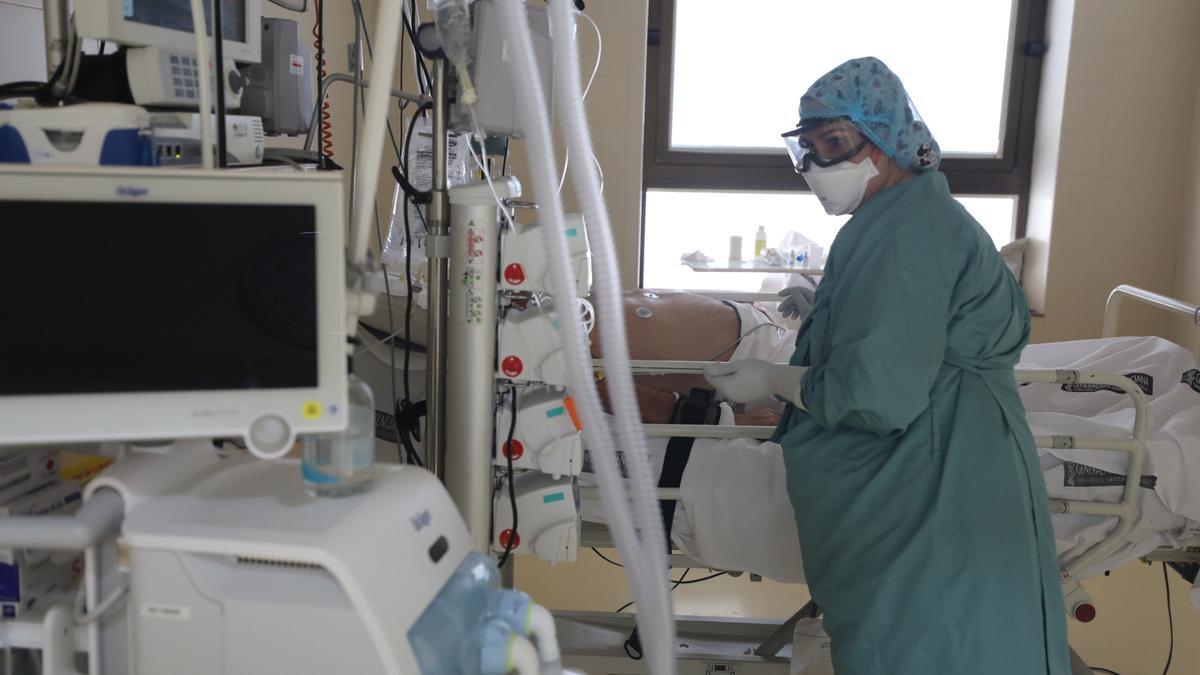 Los hospitales de la provincia tienen 1.785 pacientes ingresados, 230 de ellos críticos.