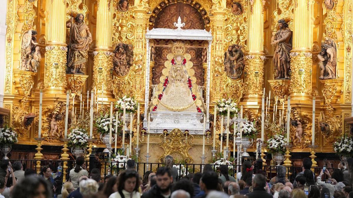 La Virgen del Rocío, en su paso.