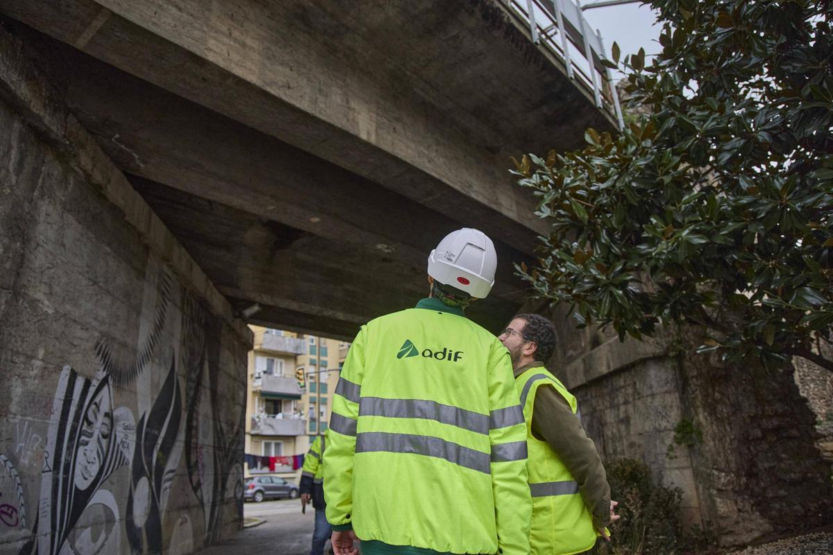 Les fotos de la revisió del viaducte de Girona per part d'Adif