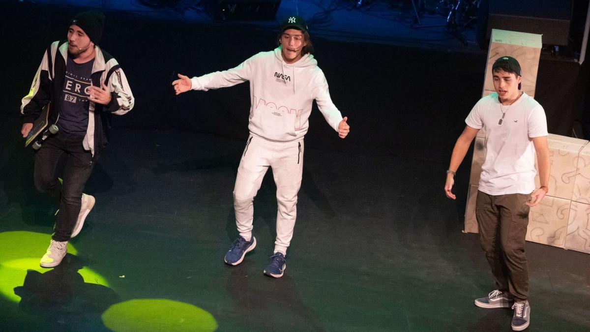 Tres de los protagonistas del musical dedicado al español Ignacio Echeverría.