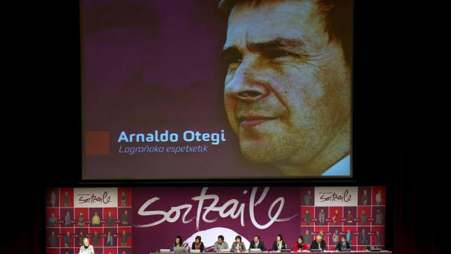 Otegi: &quot;Aún sigue vigente la violencia de los Estados&quot;