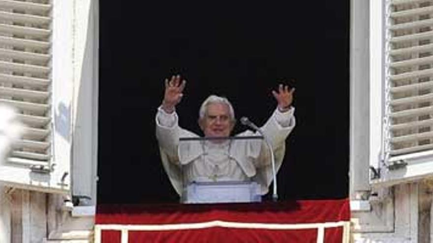 Benedicto XVI sufre un leve accidente