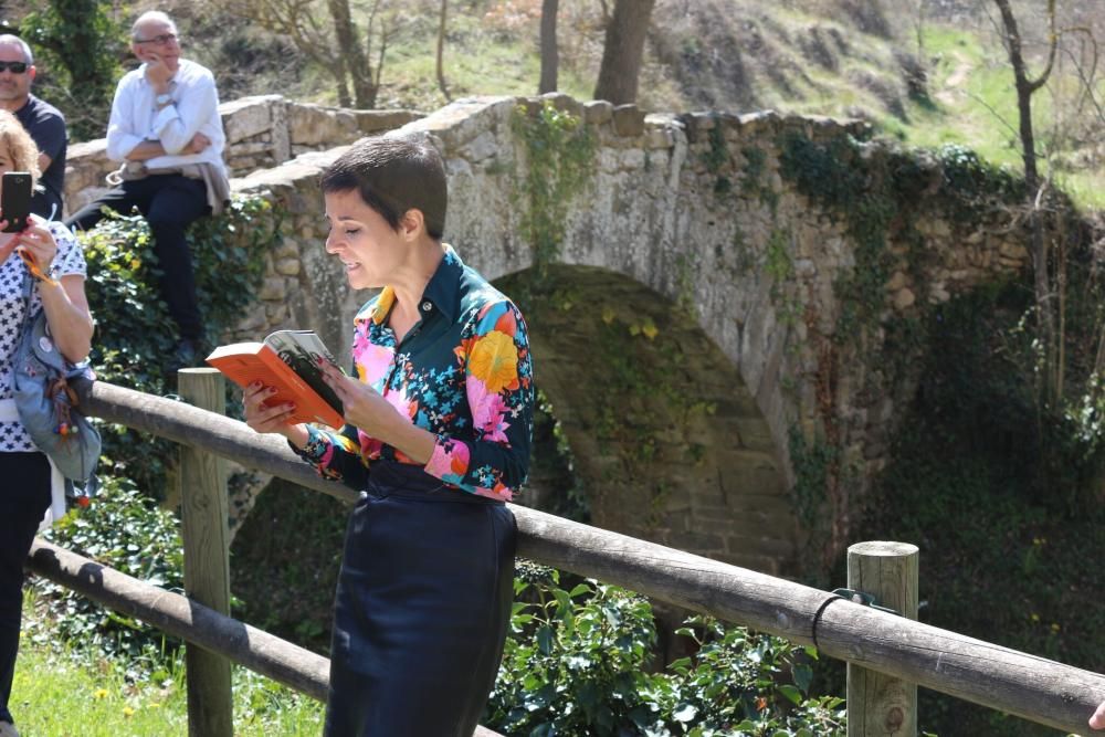 La periodista Gemma Ruiz recorre els escenaris moianesos de la seva novel·la «Argelagues»