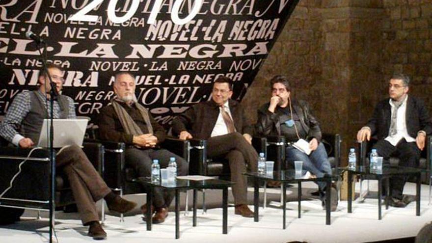 Desde la izquierda, el tercero Luis García Jambrina y a continuación Félix G. Modroño en la mesa redonda.