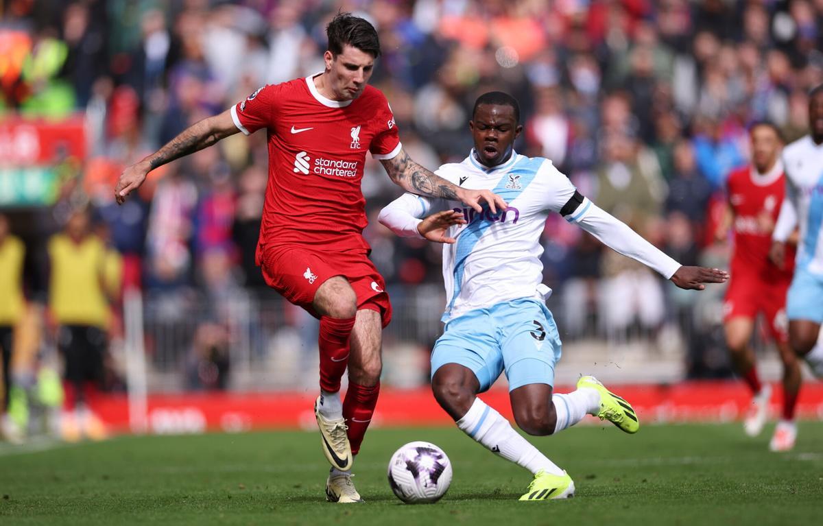 Tyrick Mitchell, del Crystal Palace, ante el Liverpool